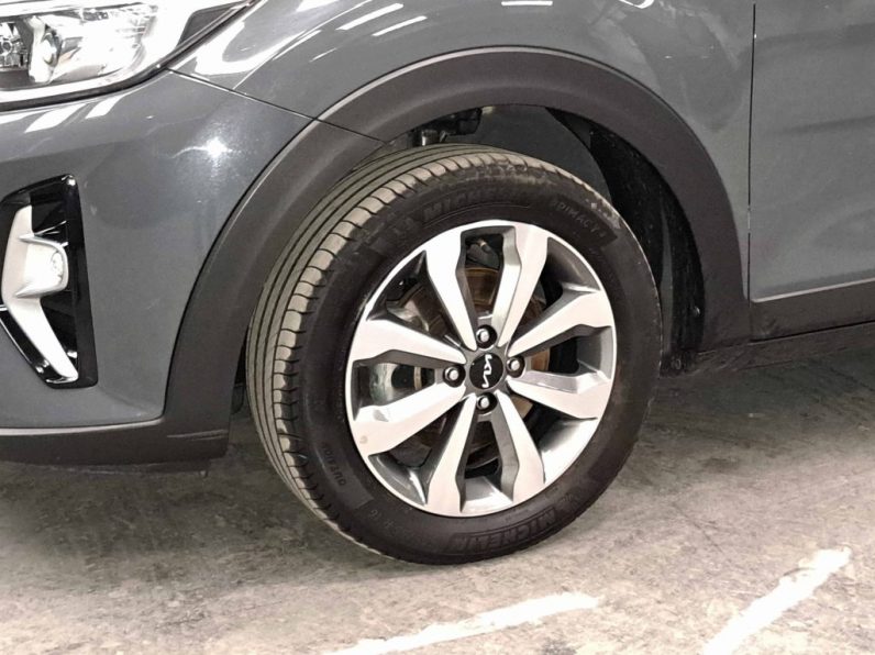 KIA STONIC 1.2 CVVT DYNAMIC completo