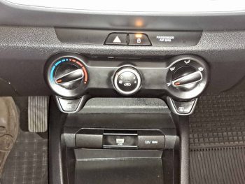 KIA STONIC 1.2 CVVT DYNAMIC completo